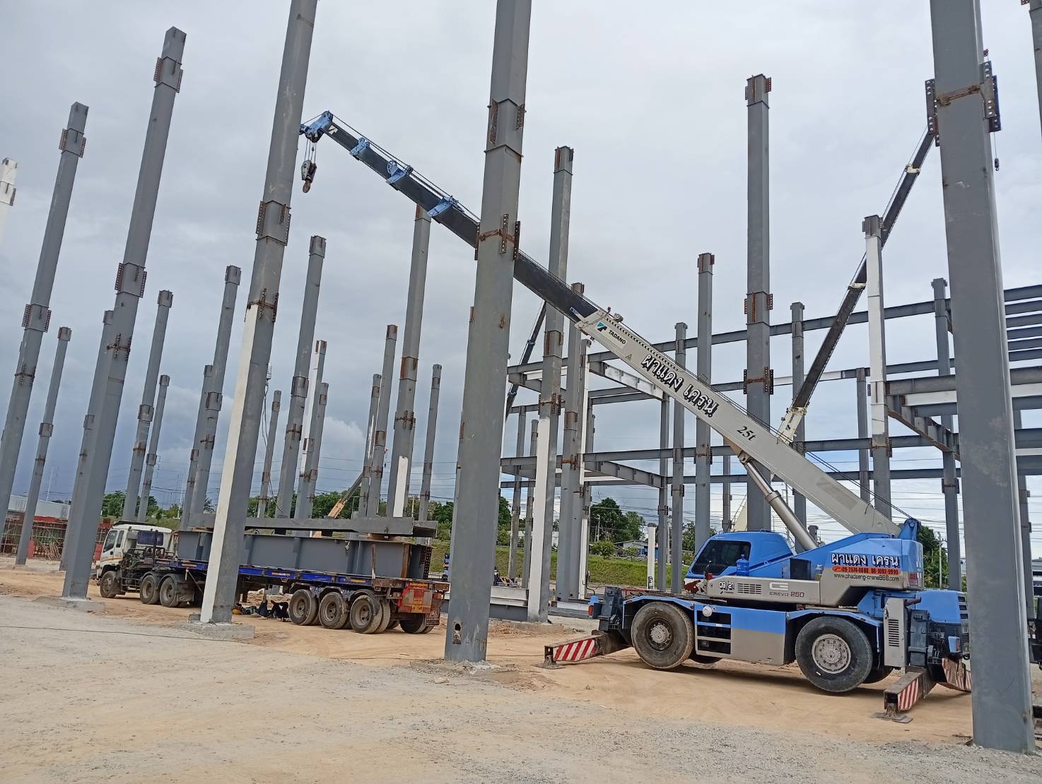 Phadaeng Crane 888